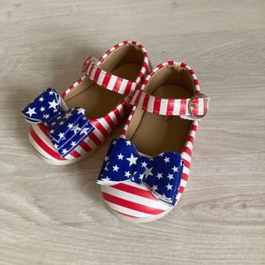 Pipperdoodles Bow Shoes Flag Size 21/4 Toddler bow shoes size 4 American…